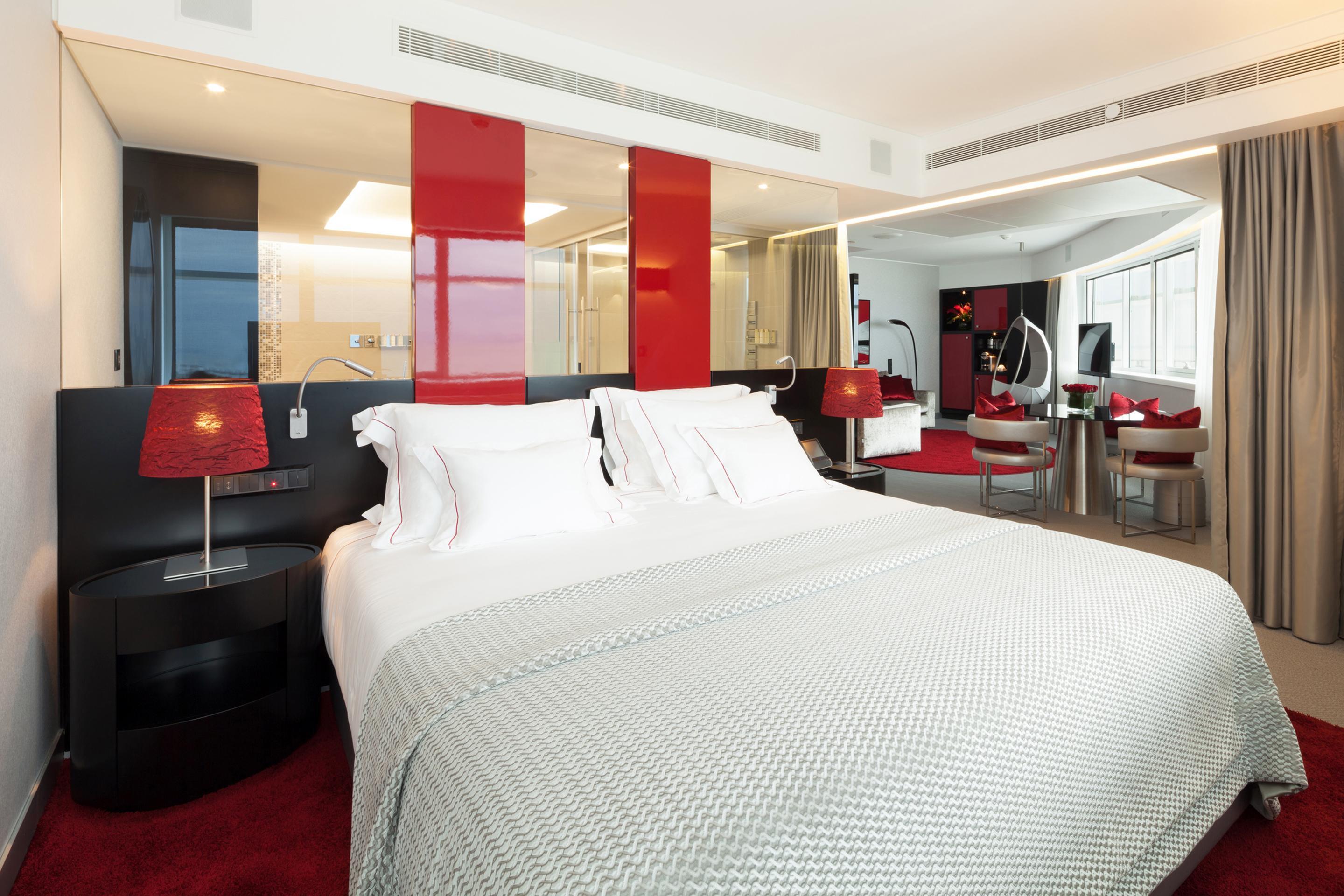 Myriad By Sana Hotels Lisboa Exteriér fotografie A bedroom at the Mandarin Oriental, London