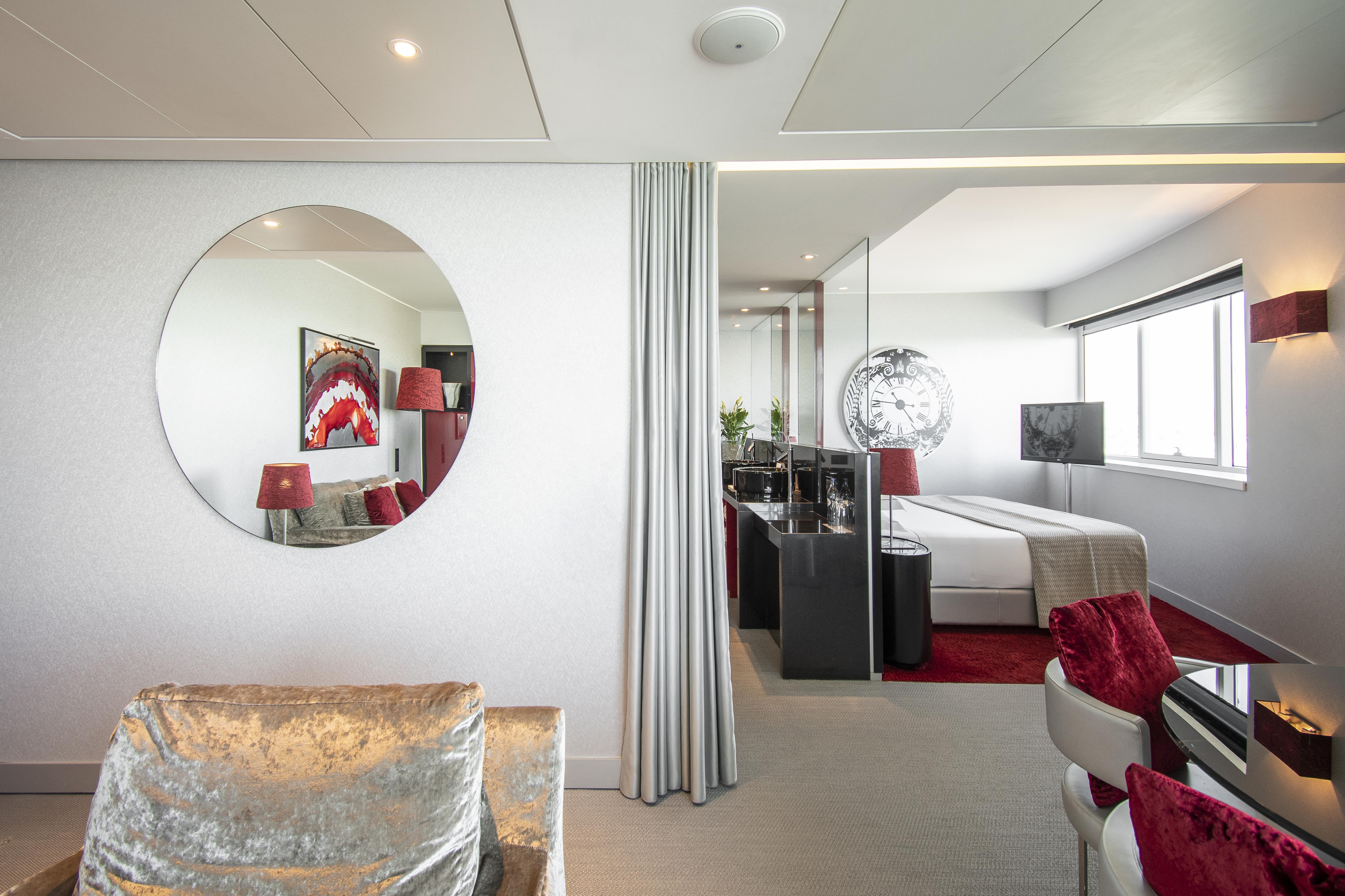 Myriad By Sana Hotels Lisboa Exteriér fotografie A suite on board