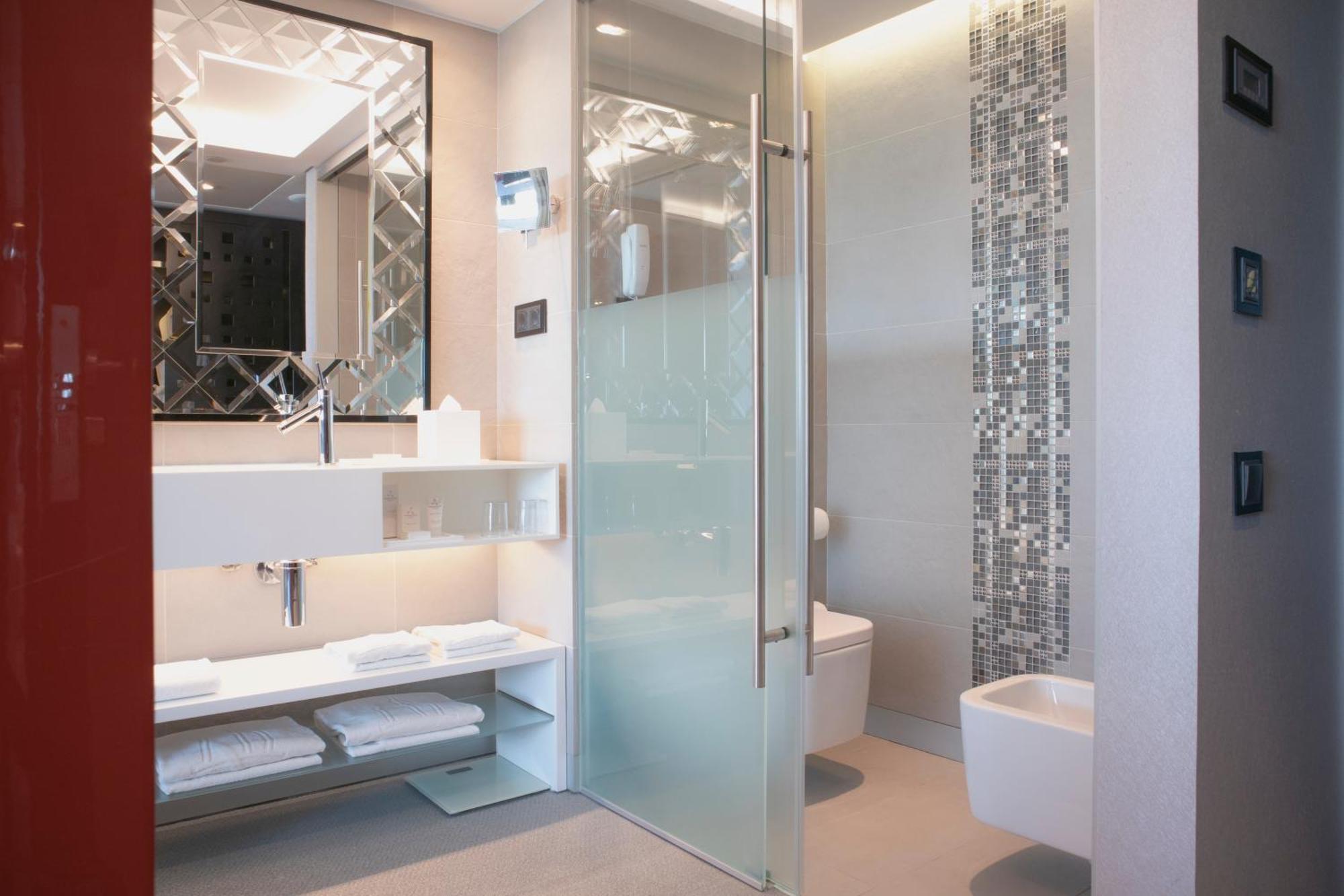 Myriad By Sana Hotels Lisboa Pokoj fotografie A modern bathroom